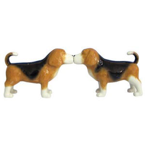 From the Westland Giftware Mwah! Collection. Beagles Salt and Pepper Shakers. These sets are held together with magnets. Made of ceramic with glossy finish. Measures 3.25 Inches high. Hand wash only.